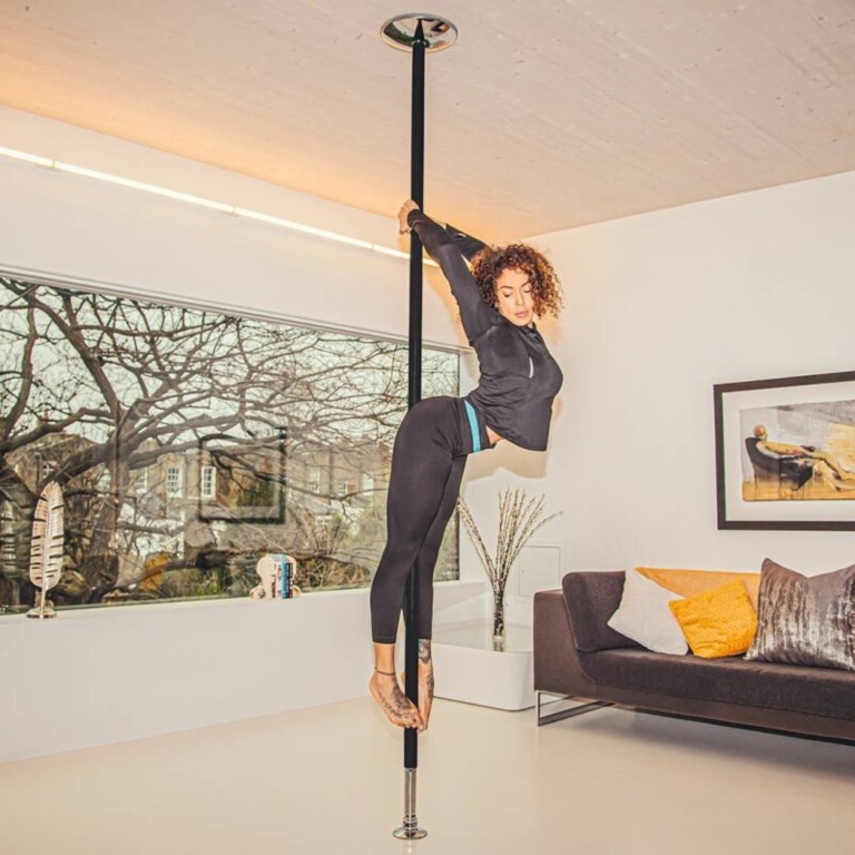 Barre de Pole Dance XPOLE XPERT PRO Silicone Noir avec revêtement en silicone, système X-LOCK, fonctionnement statique et spinning et installation sans perçage entre le sol et le plafond.